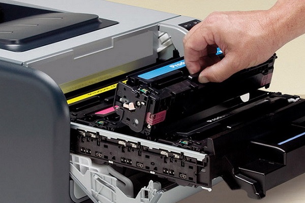 Почему мастера не рекомендуют заправлять картриджи лазерный принтеров самостоятельно?