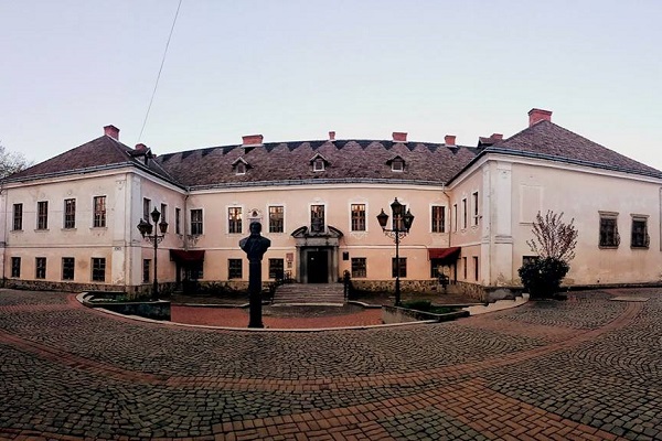 Белый дом, Мукачево