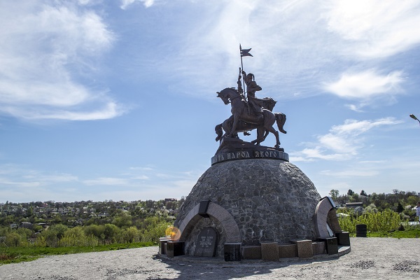 Памятник Гонте и Зализняку, Умань