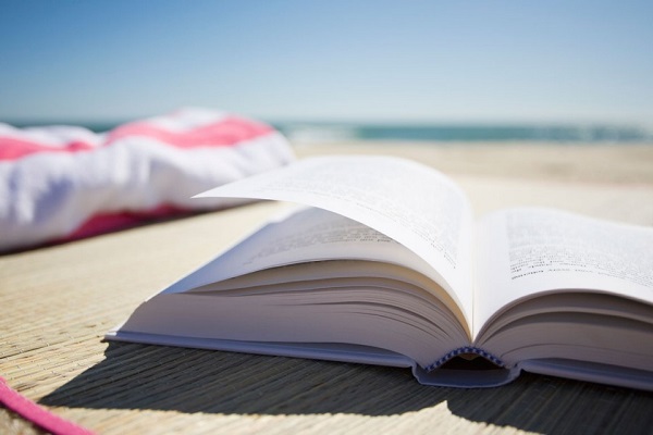 Які книги варто взяти з собою у відпустку?