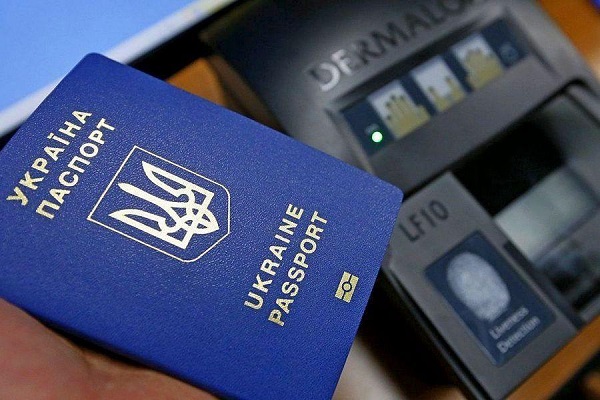 Оформлення біометричного закордонного паспорта в Україні